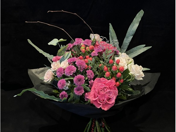 Buchet cu trandafiri, hypericum VA23